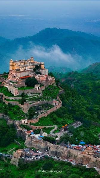 Experience the beauty of Udaipur & Kumbhalgarh 🏰🌄
